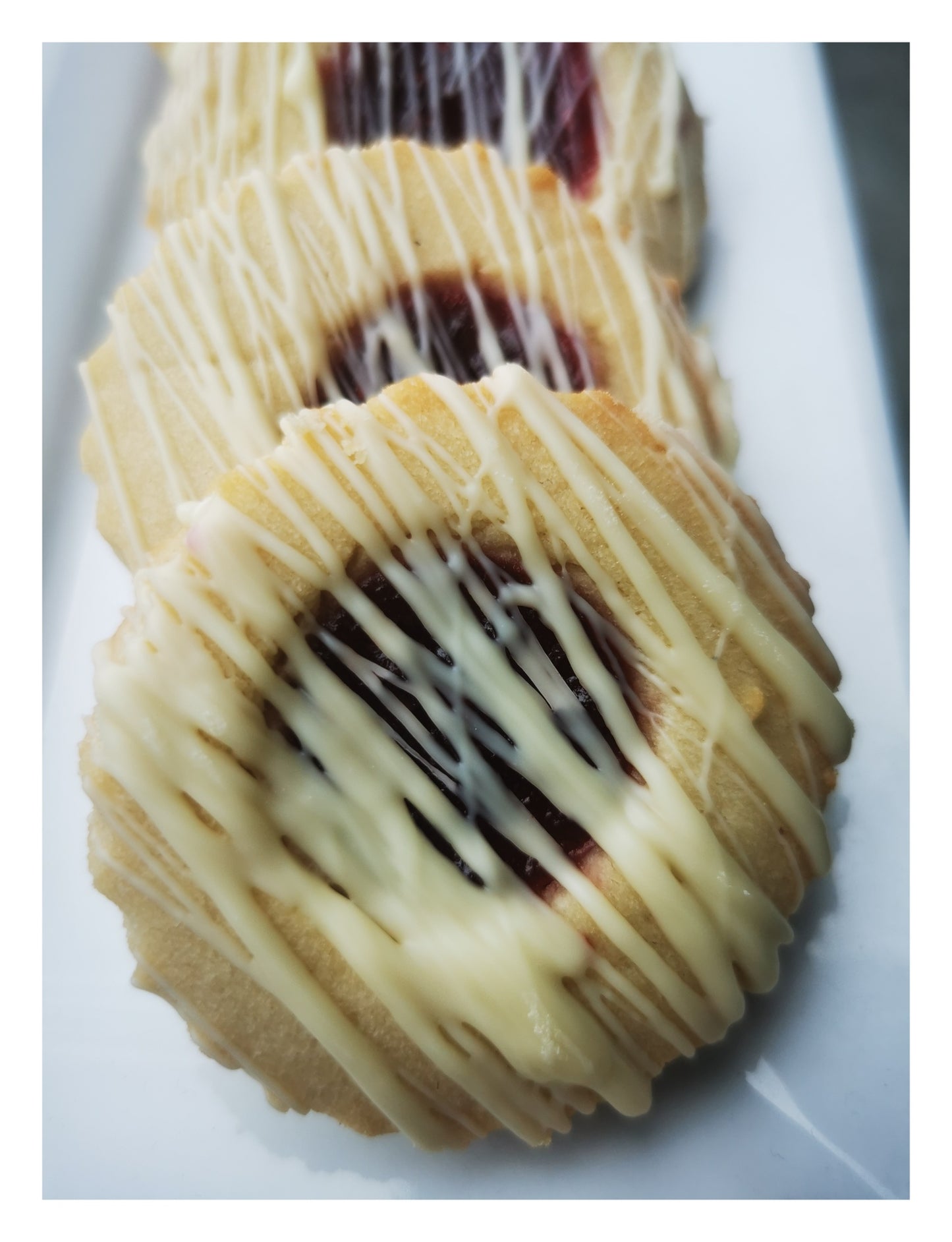 White Chocolate Raspberry Shortbread Cookies (6pk)
